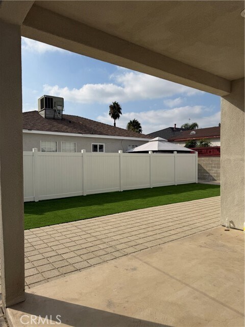 Foto del edificio - 7330 Riverton Ave