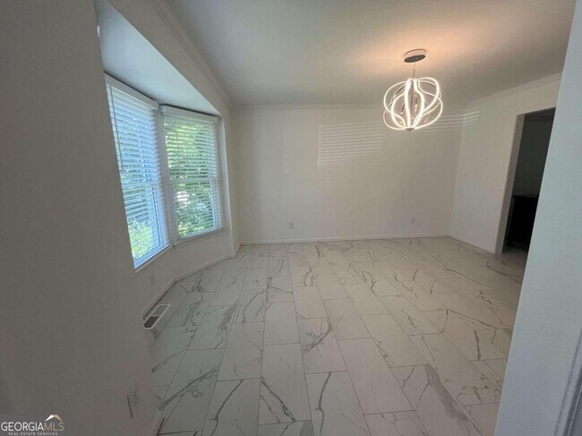 Building Photo - 3590 Forest Glen Trail