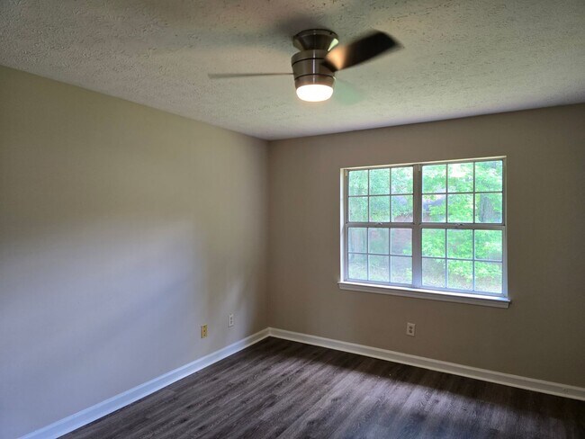 Building Photo - Pebblecreek Dr #17 &amp; 19