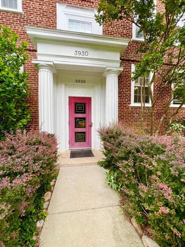 Foto del edificio - 3930 Langley Ct NW