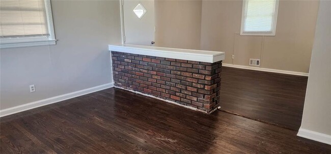 Building Photo - 6007 Brookdale Ln SW