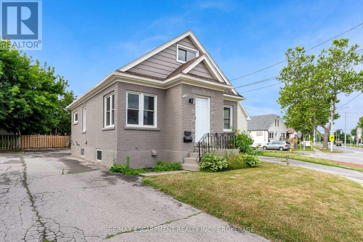 Primary Photo - 366 Carlton St