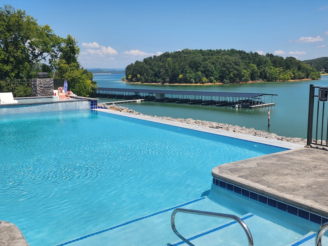 Foto principal - 154 Lakeshore Bay Dr