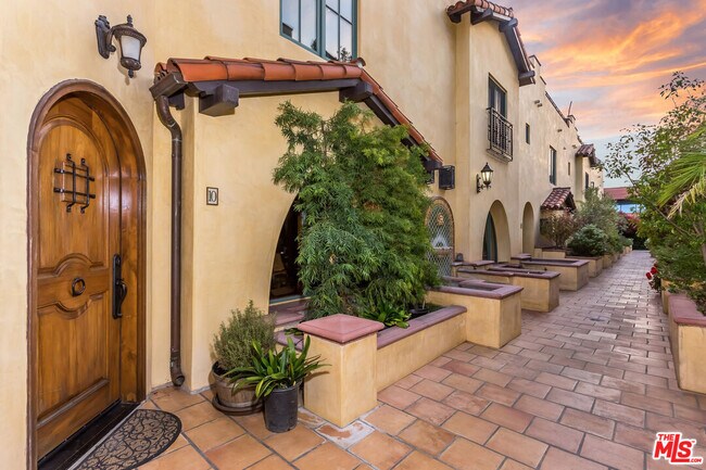 Foto del edificio - 1331 N Sycamore Ave