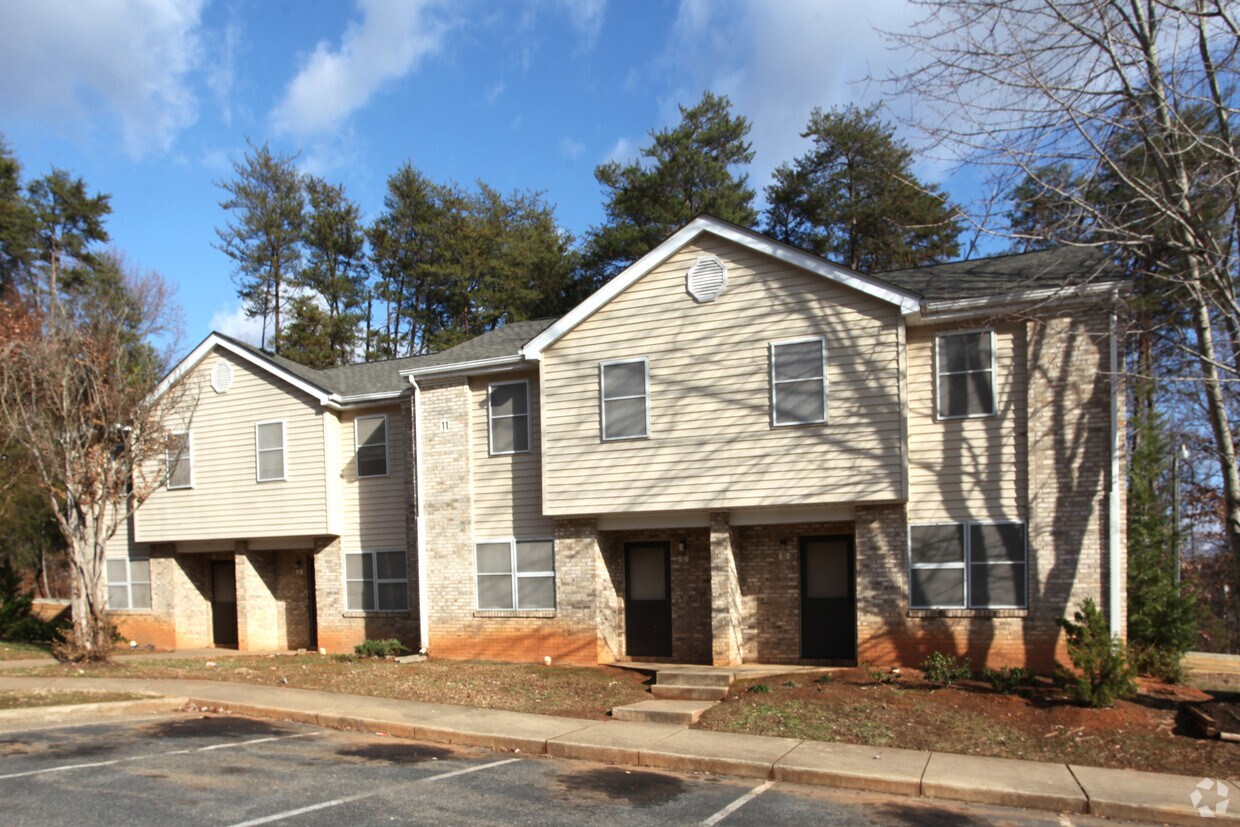 Laurel Oaks Apartments in Greensboro, NC