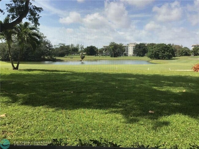 Building Photo - 2681 S Course Dr
