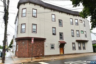 Building Photo - 139 Ray St
