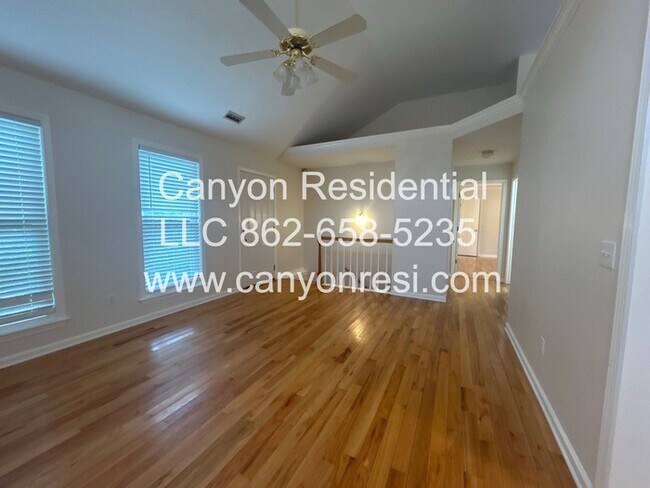 Foto del edificio - 211 Brently Woods Dr