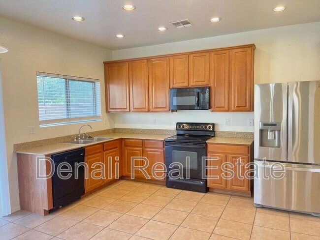 Building Photo - 8150 W Palo Verde Ave