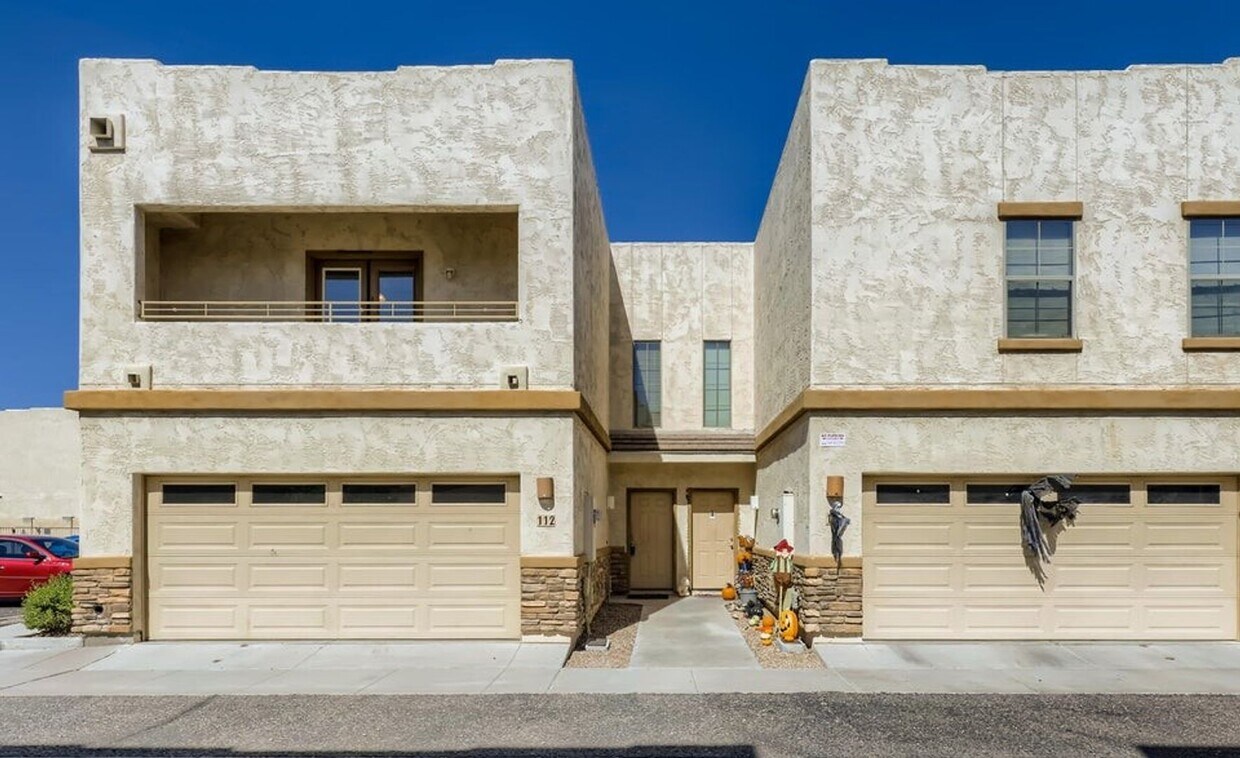 Primary Photo - 3 bed 2.5 Bath Townhouse in Cave Creek