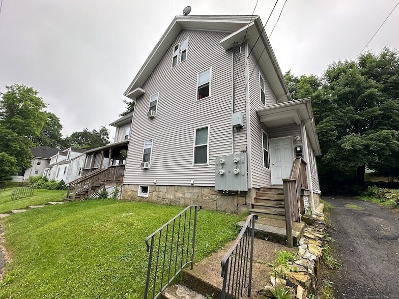 Primary Photo - 700 Howe Ave
