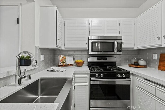 Foto del edificio - 24143 Del Monte Dr.