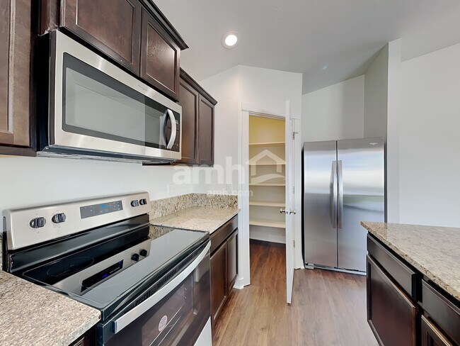 Foto del edificio - 754 N Scotney Ave