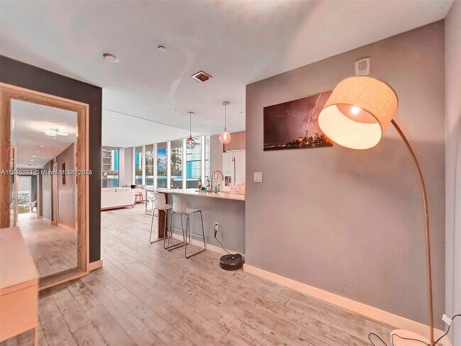 Foto del edificio - 600 NE 27th St