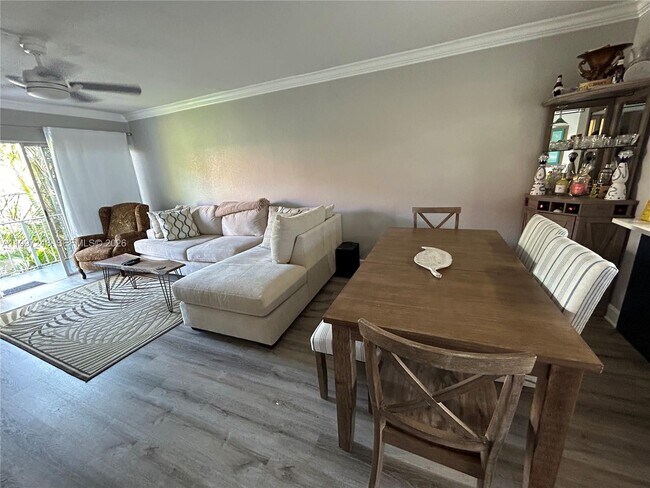 Foto del edificio - 725 Hummingbird Way