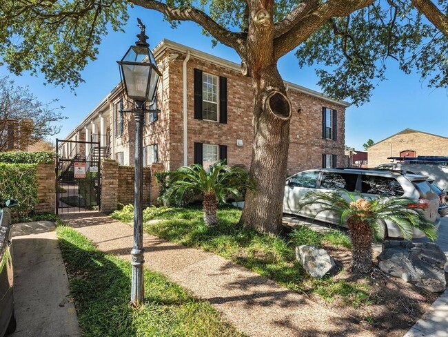 Building Photo - 6410 Del Monte Dr