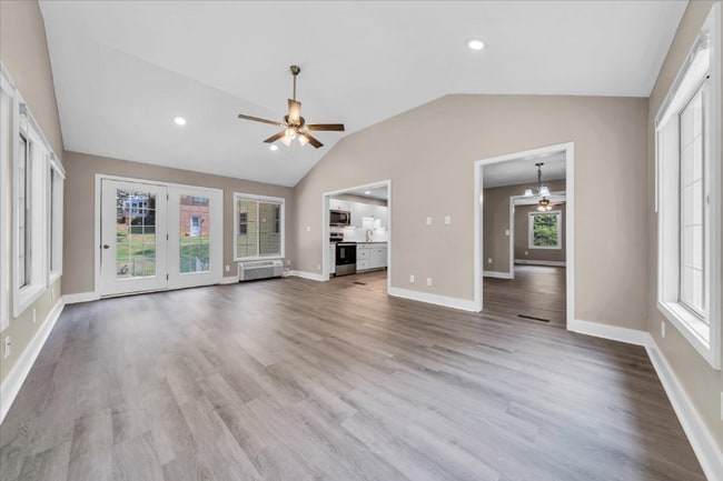 Building Photo - 2637 Coachman Cir