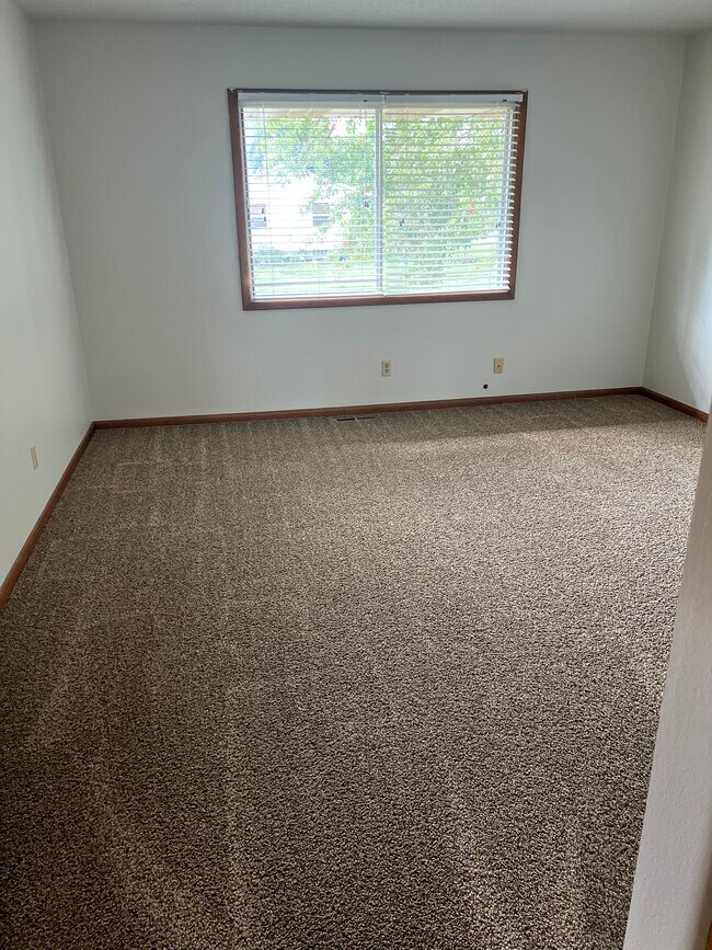 Building Photo - Grant 4 Plex