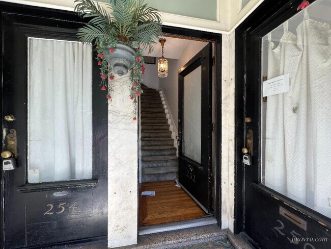 Foto del edificio - 250-254-254 Carl St