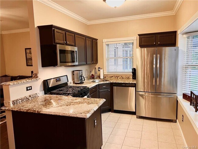 Foto del edificio - 131 High Point Cir
