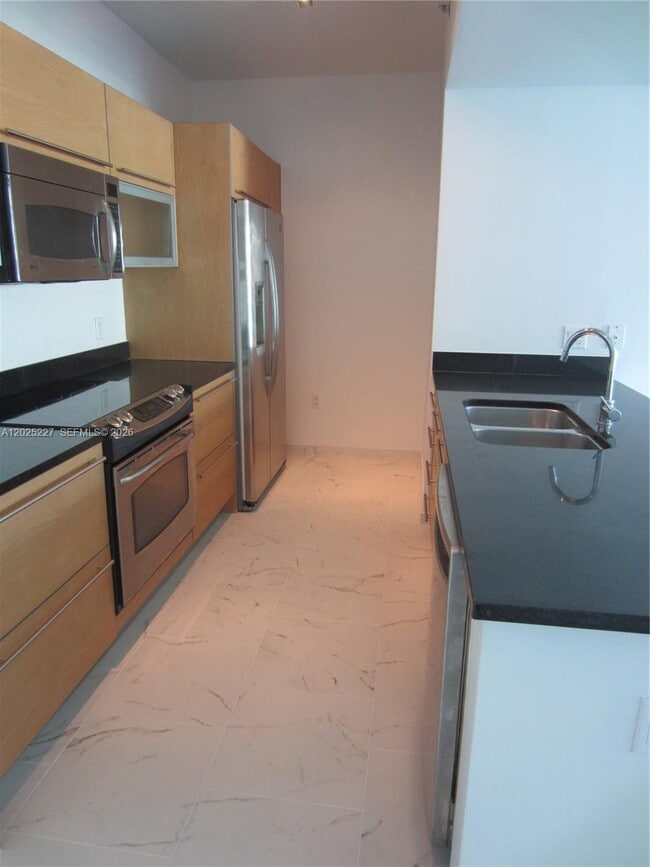 Building Photo - 951 Brickell Ave
