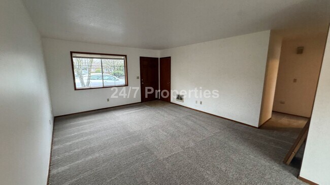 Foto del edificio - Charming 2BD/1BA with Patio  - Milwaukie