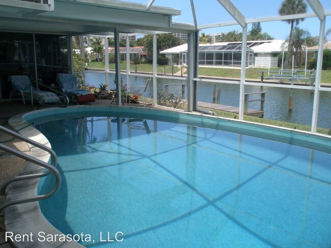 Foto del edificio - 561 Birdie Ln