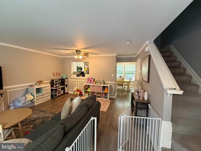 Foto del edificio - 448 Oakton Way