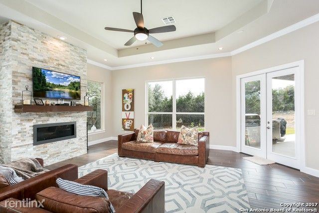 Building Photo - 4 br, 3.5 bath House - 638 Menger Spgs