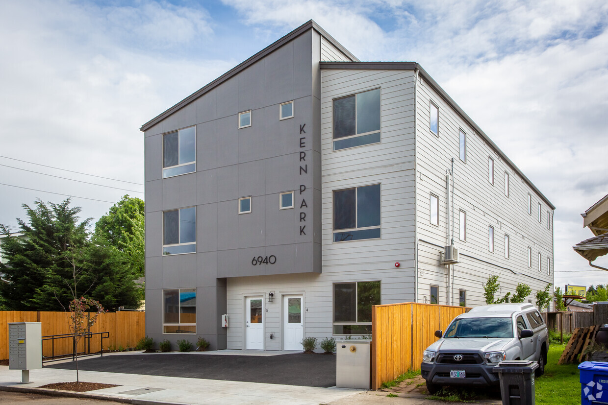 Primary Photo - Kern Park Apartments