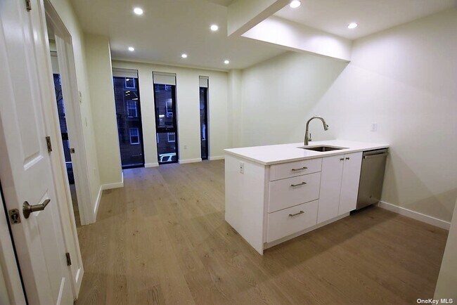 Foto del edificio - 41-26-41-44 44th St