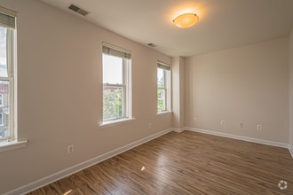 Building Photo - 611 Otis Pl NW