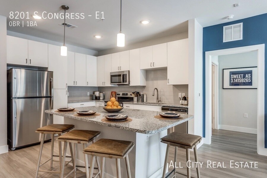 Foto principal - 8201 S Congress Ave