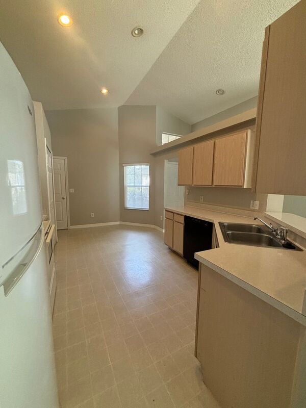 Building Photo - 454 Pine Cone Drive