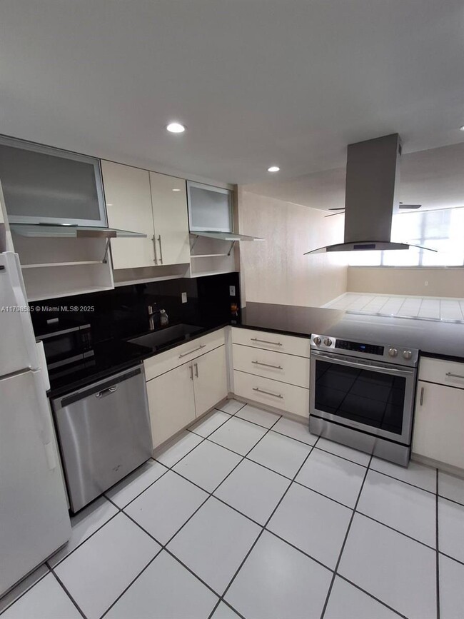 Building Photo - 1351 NE Miami Gardens Dr