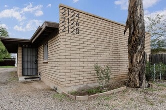 Building Photo - 2124 N Bell Ave