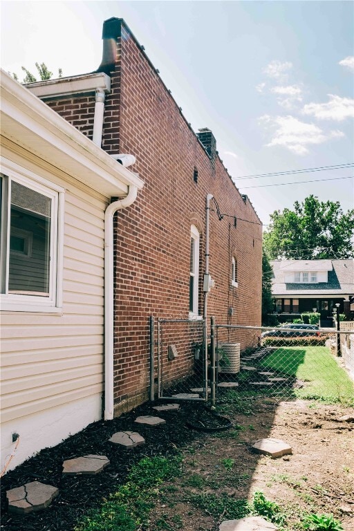 Building Photo - 816 Adams St