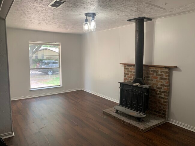 Living Room - 1809 Meadowcrest Dr