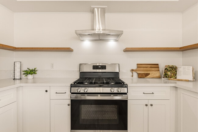 Building Photo - 100 N El Molino St