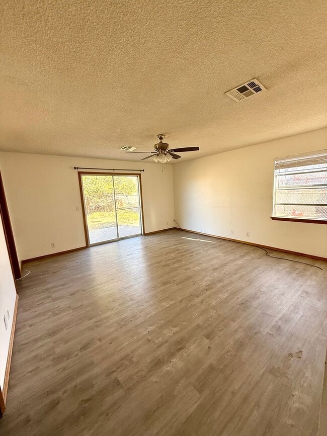 Building Photo - Updated 3 Bedroom, 1.5 Bath House Near Hard Rock Casino and Has Great Highway Access!