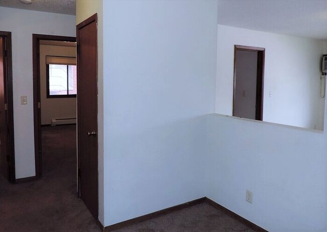 Foto del edificio - $1,195 | 3 Bedroom, 1 Bathroom 2nd Floor A...