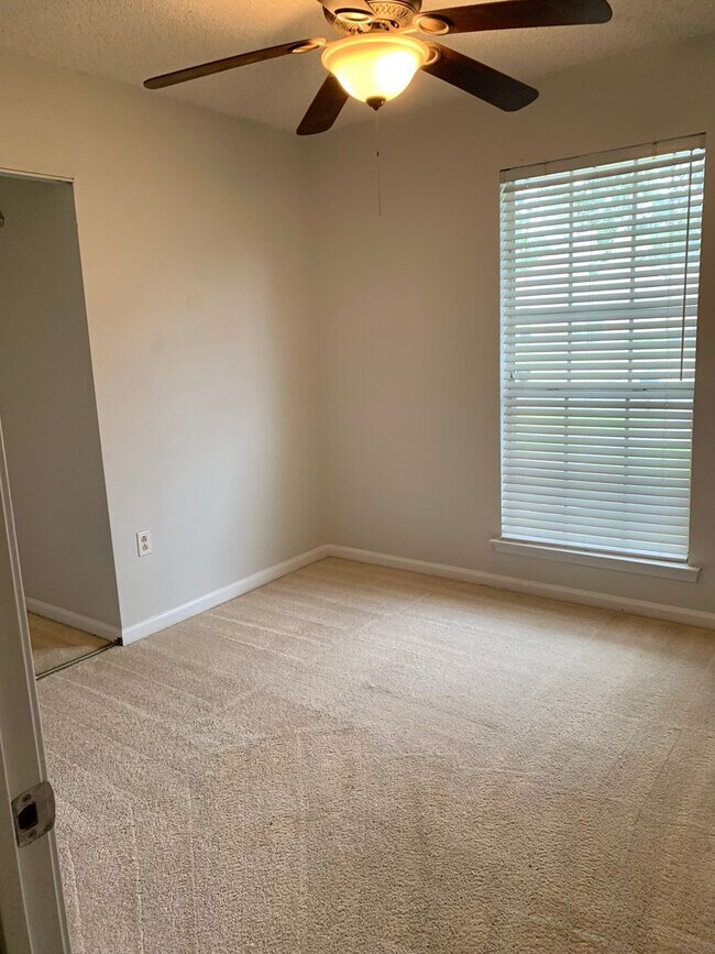 Foto del edificio - Fairwood Estates - easy access to I-12