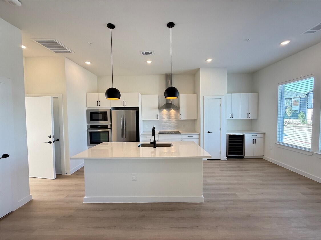 Foto principal - 33200 Forest W St