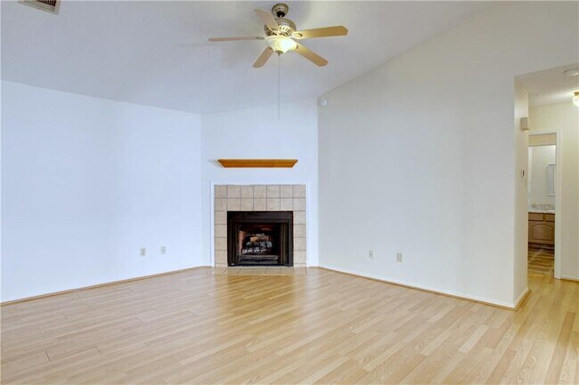 Foto del edificio - 5910 Jacob Glen