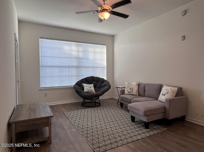 Foto del edificio - 7990 Baymeadows Cir E