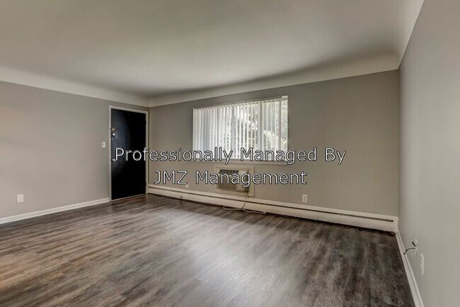 Building Photo - 629 W Maple Rd