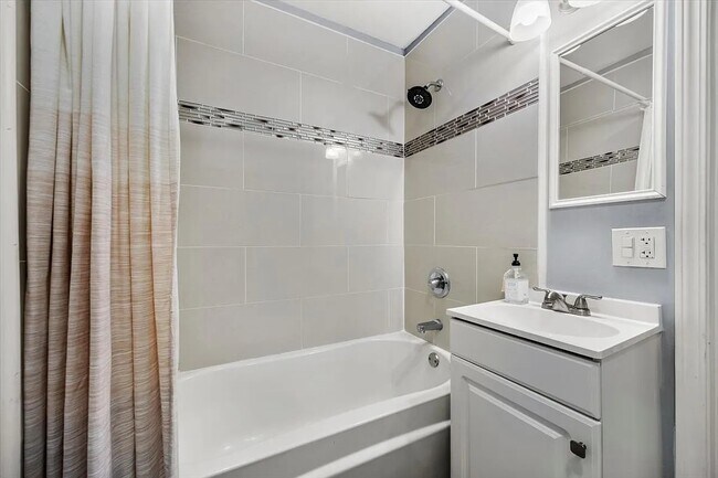 Foto del edificio - 555 N 68th Ave
