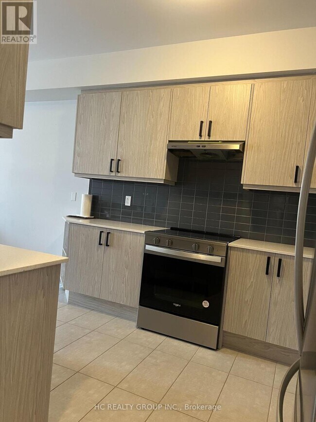 Building Photo - 113 Seguin St