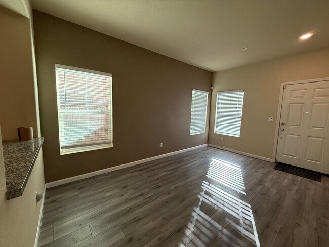 Building Photo - Beautiful 2-Story, 3 Bedroom, 2½ Bathroom ...
