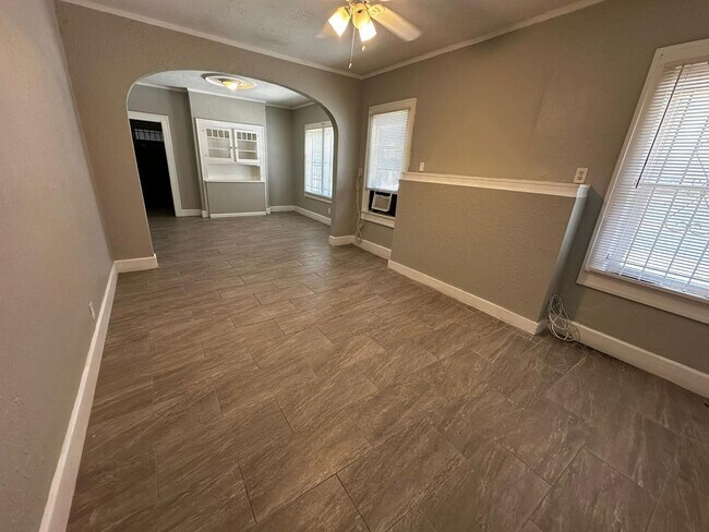 Foto del edificio - 2/1 in Historic uptown St Pete with FL room !